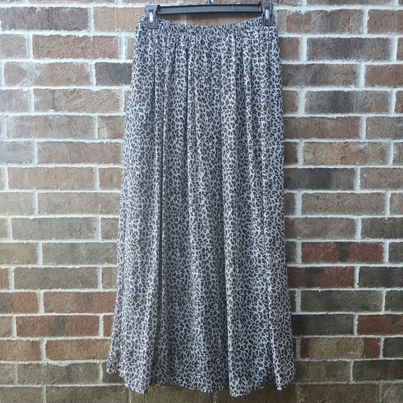 Gianni Bini Dresses & Skirts - Gianni Bini Leopard Print Chiffon Maxi Skirt Women’s Size M Elastic Waist